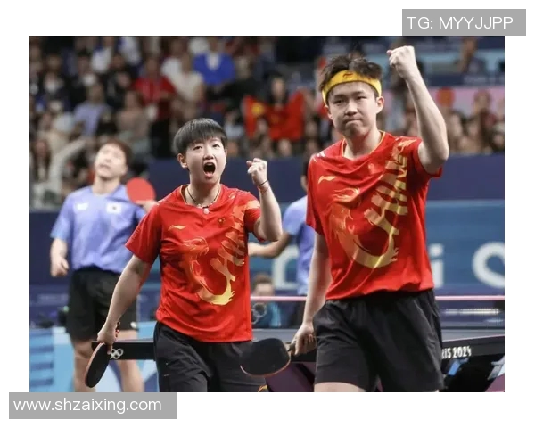 足球明星跨界挑战室内篮球赛展现多才多艺的运动魅力与竞技精神