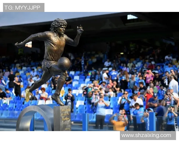 雕像足球明星形象展现运动精神与艺术魅力的完美结合